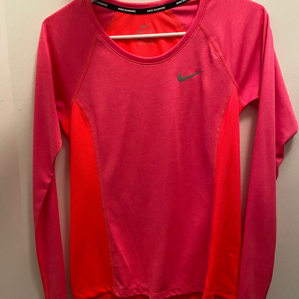 Nike top